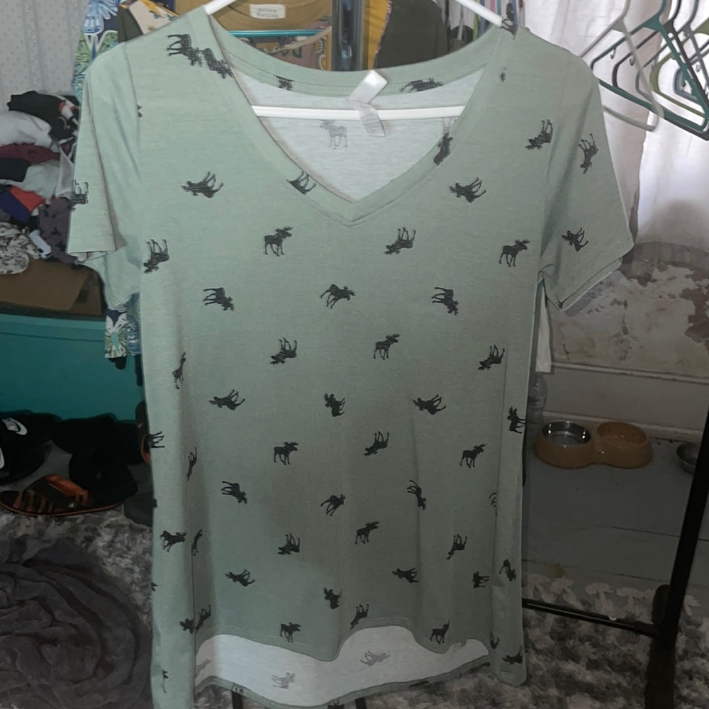 Lula Roe moose v-neck